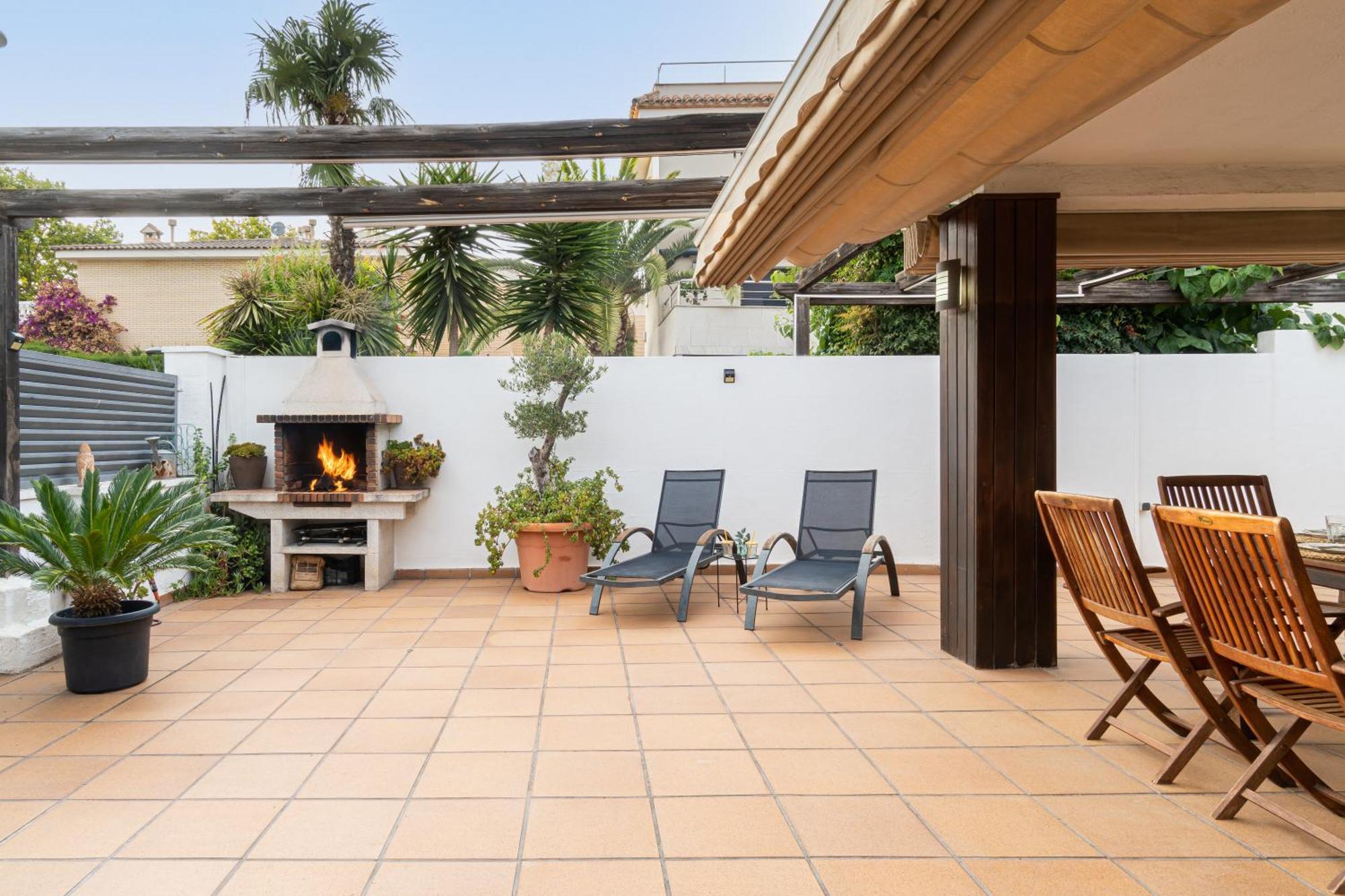 カンブリルス "Charm & Cozy 4Br - 3Ba With Pool & Barbecue"ヴィラ エクステリア 写真